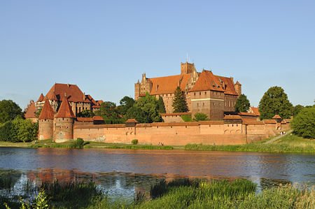 Kuinka vierailla Malborkin linnassa Gdanskista?